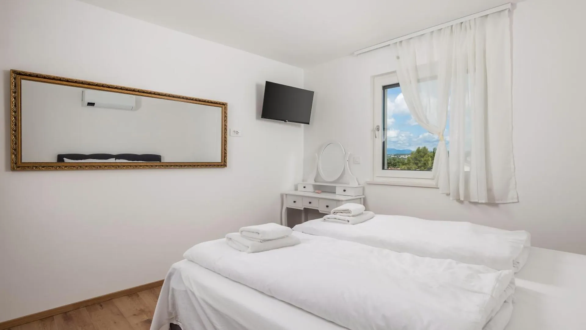 Stella & Gloria Apartments With Balcony Vantacici 0*,  Croatia