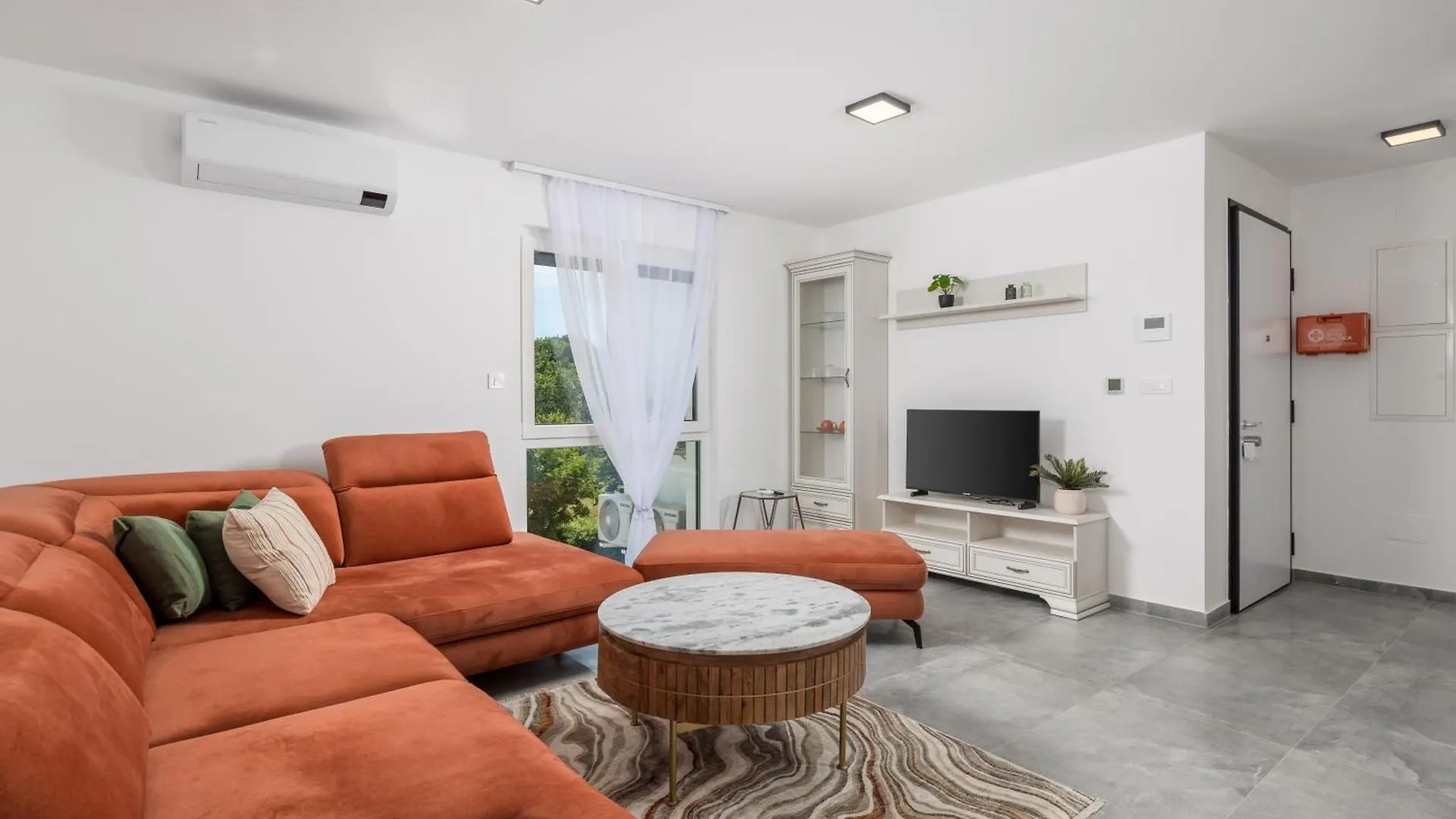 Stella & Gloria Apartments With Balcony Vantacici