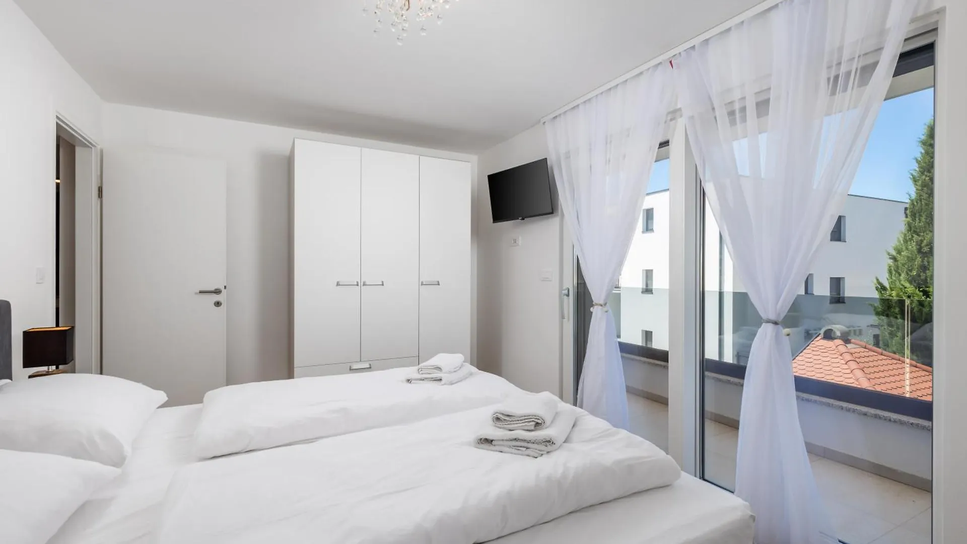 Stella & Gloria Apartments With Balcony Vantacici