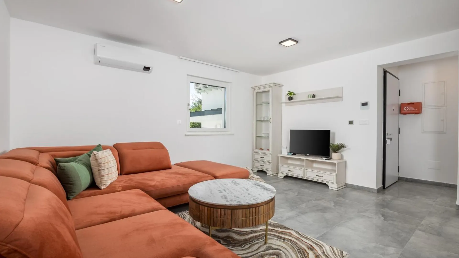 Stella & Gloria Apartments With Balcony Vantacici