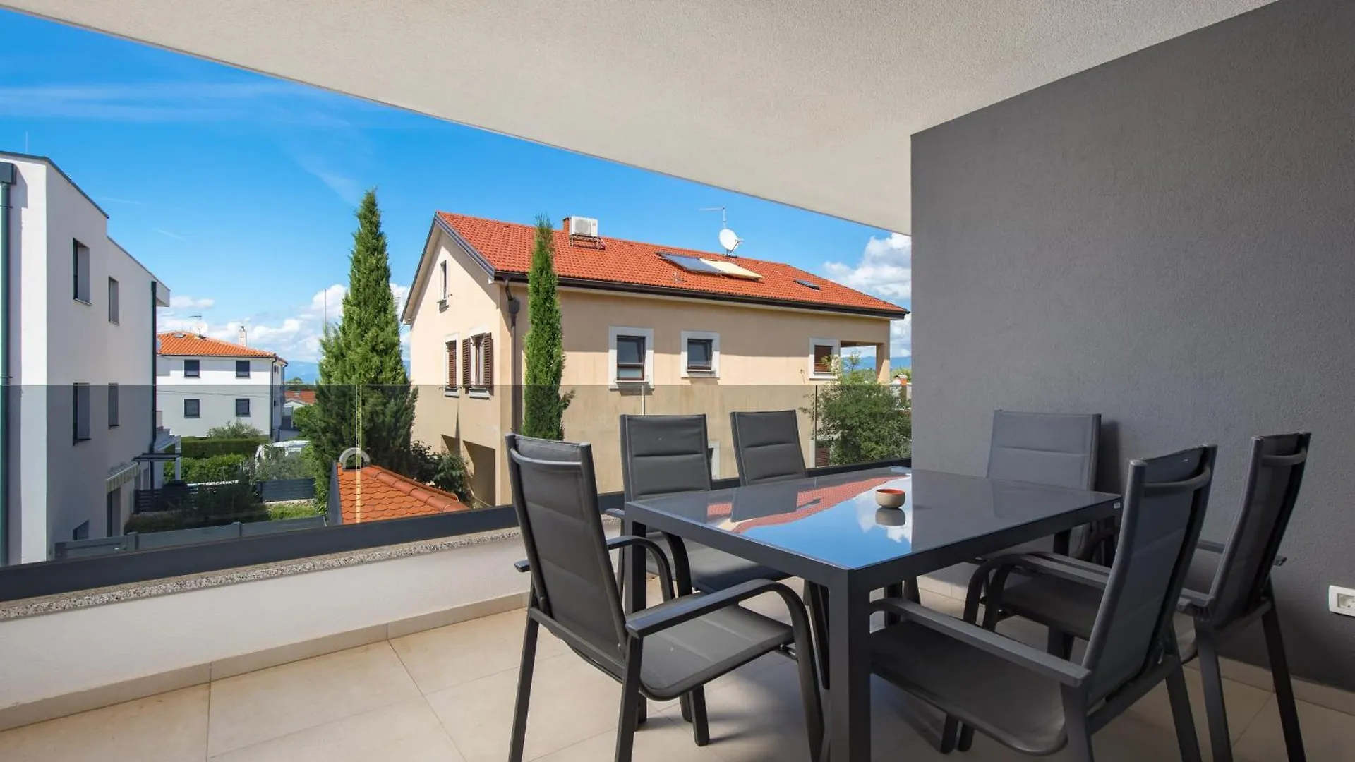 Stella & Gloria Apartments With Balcony Vantacici