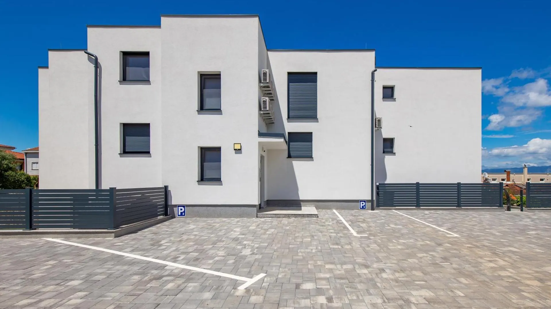 Stella & Gloria Apartments With Balcony Vantacici